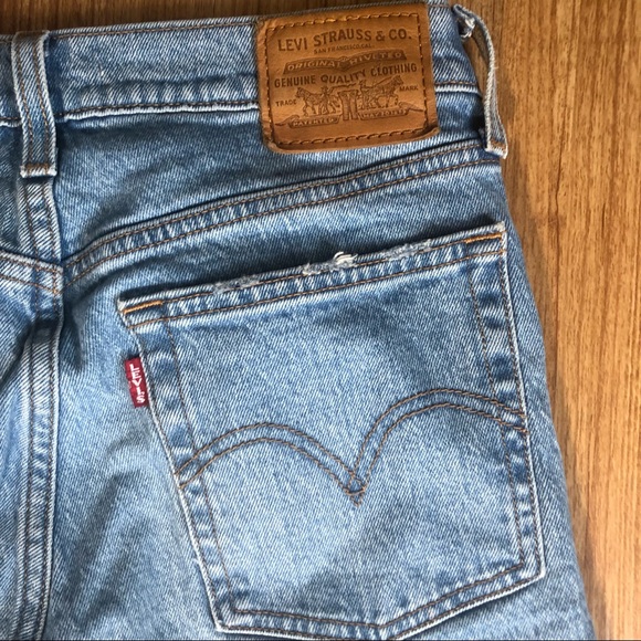 Levi’s Light Wash Button Fly Wedgie Jeans - Picture 6 of 12